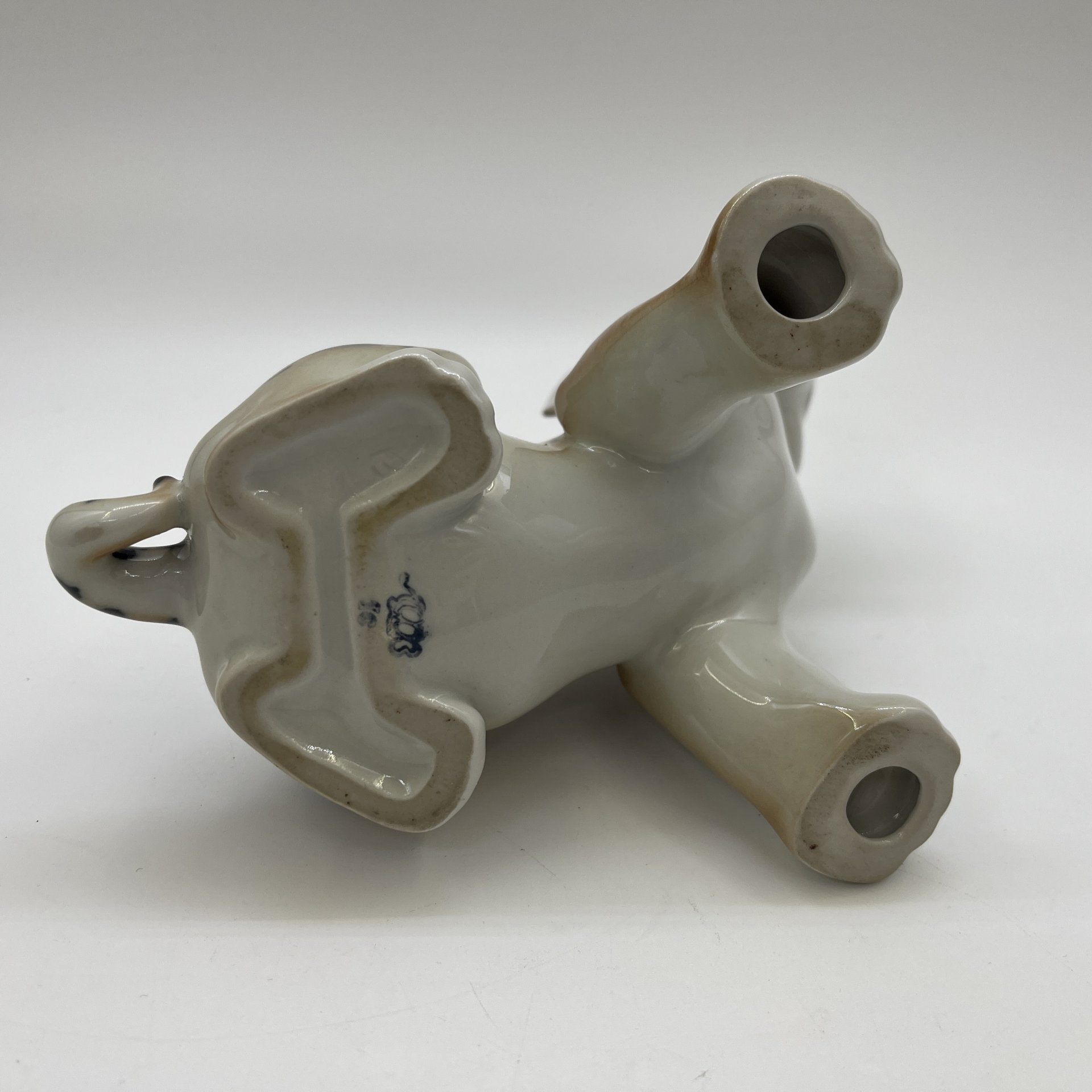 Статуэтка "Тигрёнок", скульптор Б. Я. Воробьев (под реставрацию), фарфор, роспись, Ленинградский фарфоровый завод (ЛФЗ), СССР, 1970-1990 гг.