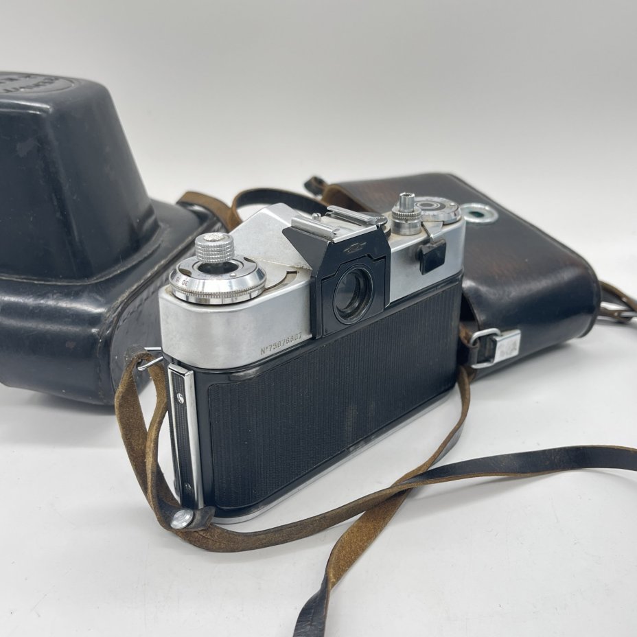 Фотоаппарат "Зенит ЕМ" в оригинальном кофре (не работает, нет объектива), металл, кожа, пластик, Красногорский механический завод (КМЗ), СССР, 1970-1980 гг.