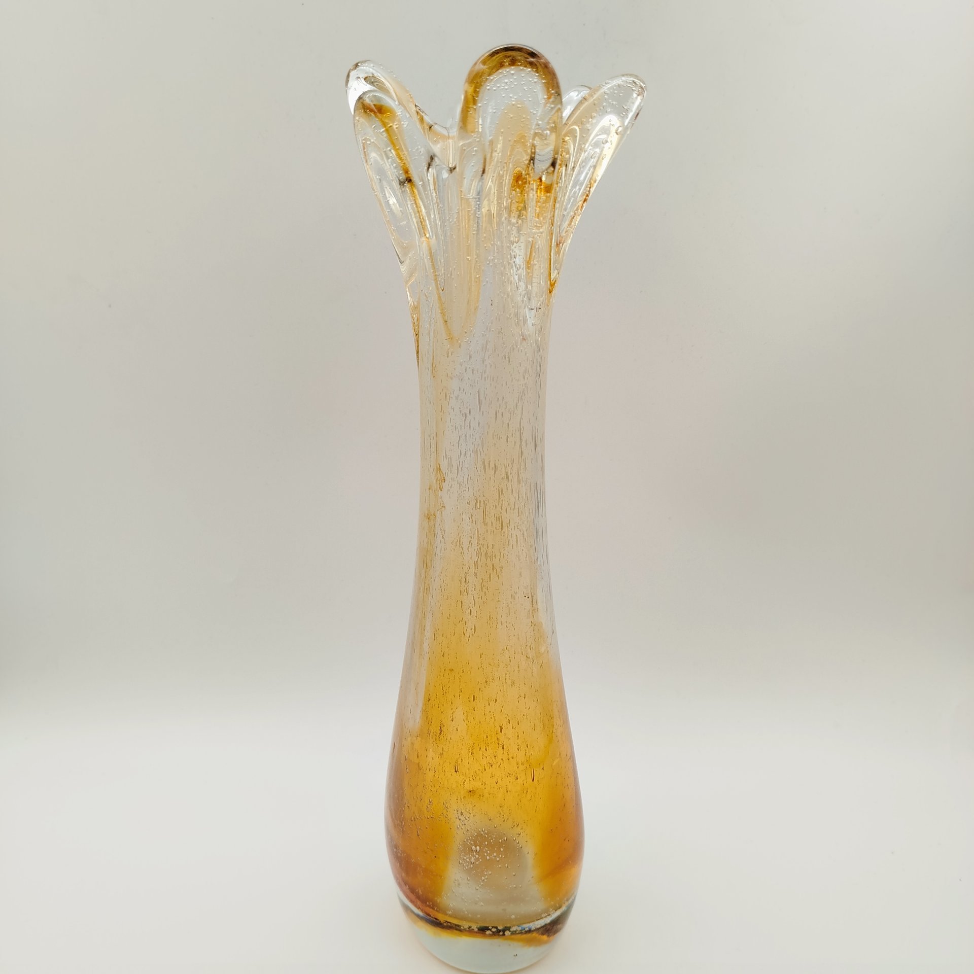 Ваза янтарного оттенка с эффектом "бульгазе", стекло, СССР, 1970-1990 гг.