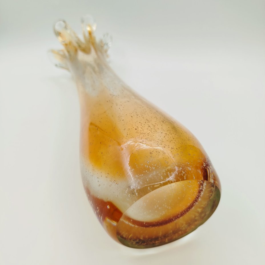 Ваза янтарного оттенка с эффектом "бульгазе"