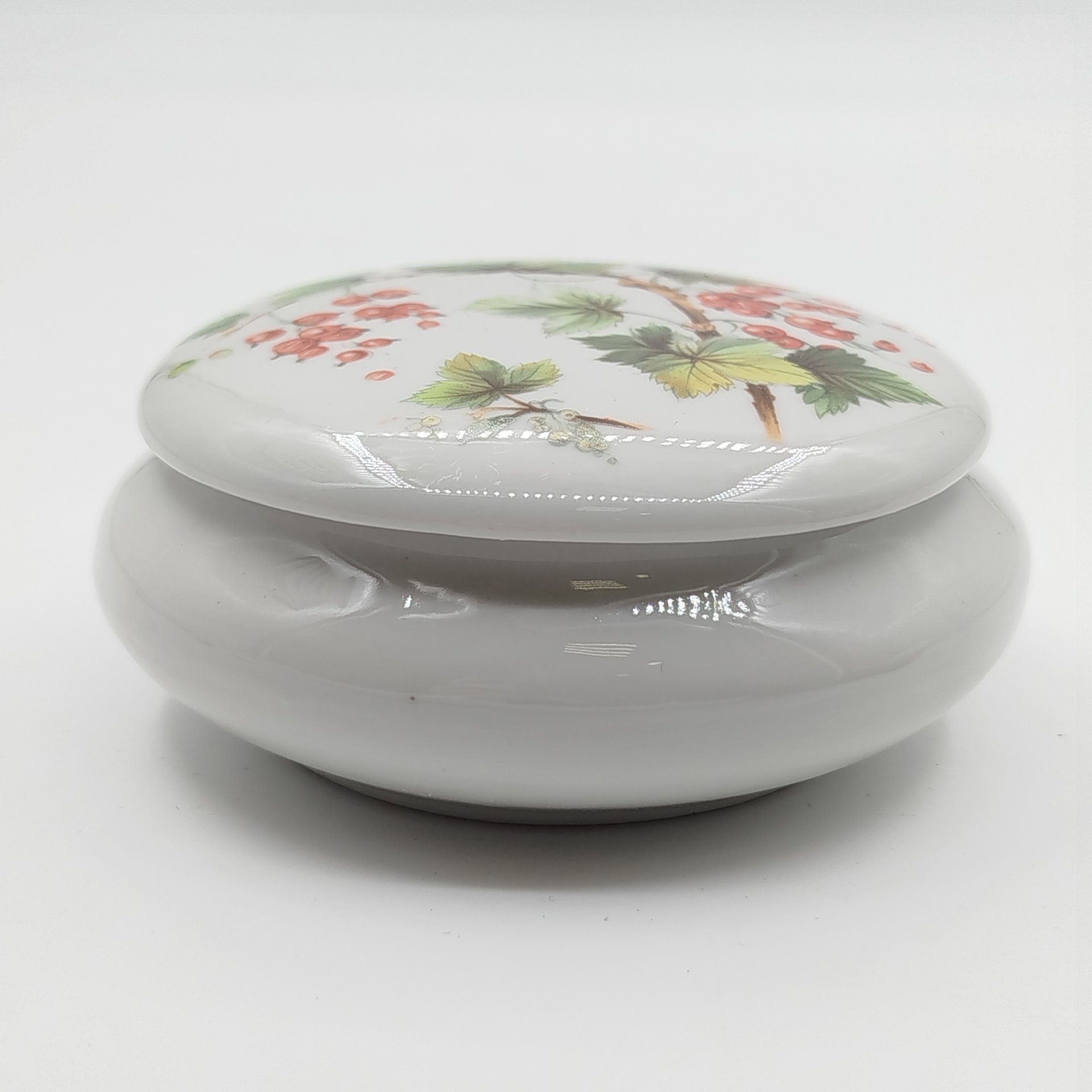 Шкатулка с изображением смородины, Camille Tharaud, Limoges France