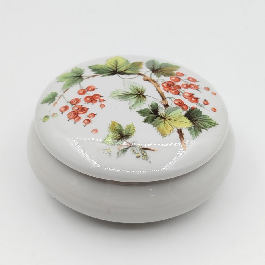 Шкатулка с изображением смородины, Camille Tharaud, Limoges France