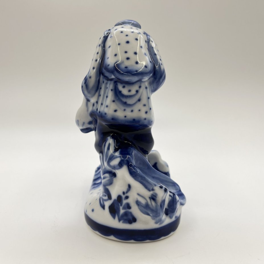 Статуэтка "Сказка о золотой рыбке" ("Рыбак"), Гжель