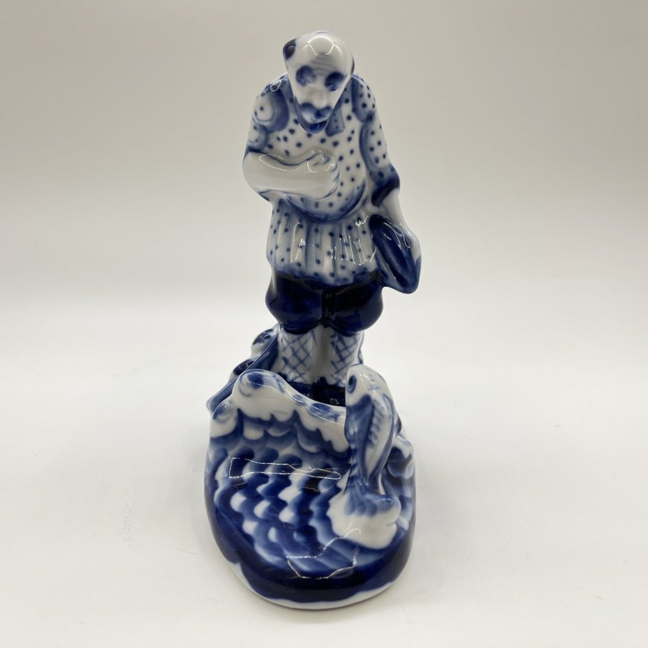 Статуэтка "Сказка о золотой рыбке" ("Рыбак"), Гжель