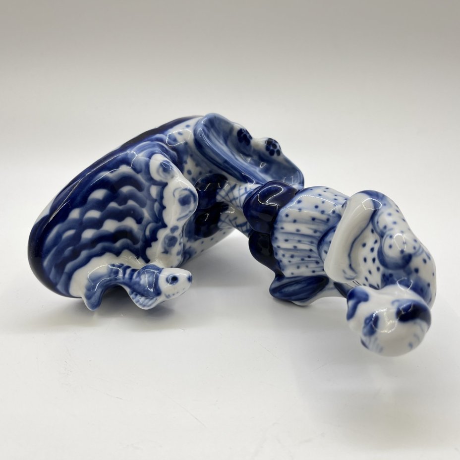 Статуэтка "Сказка о золотой рыбке" ("Рыбак"), Гжель