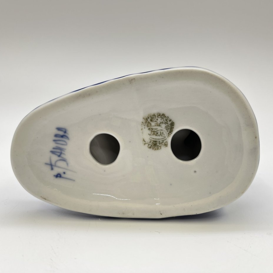 Статуэтка "Сказка о золотой рыбке" ("Рыбак"), Гжель