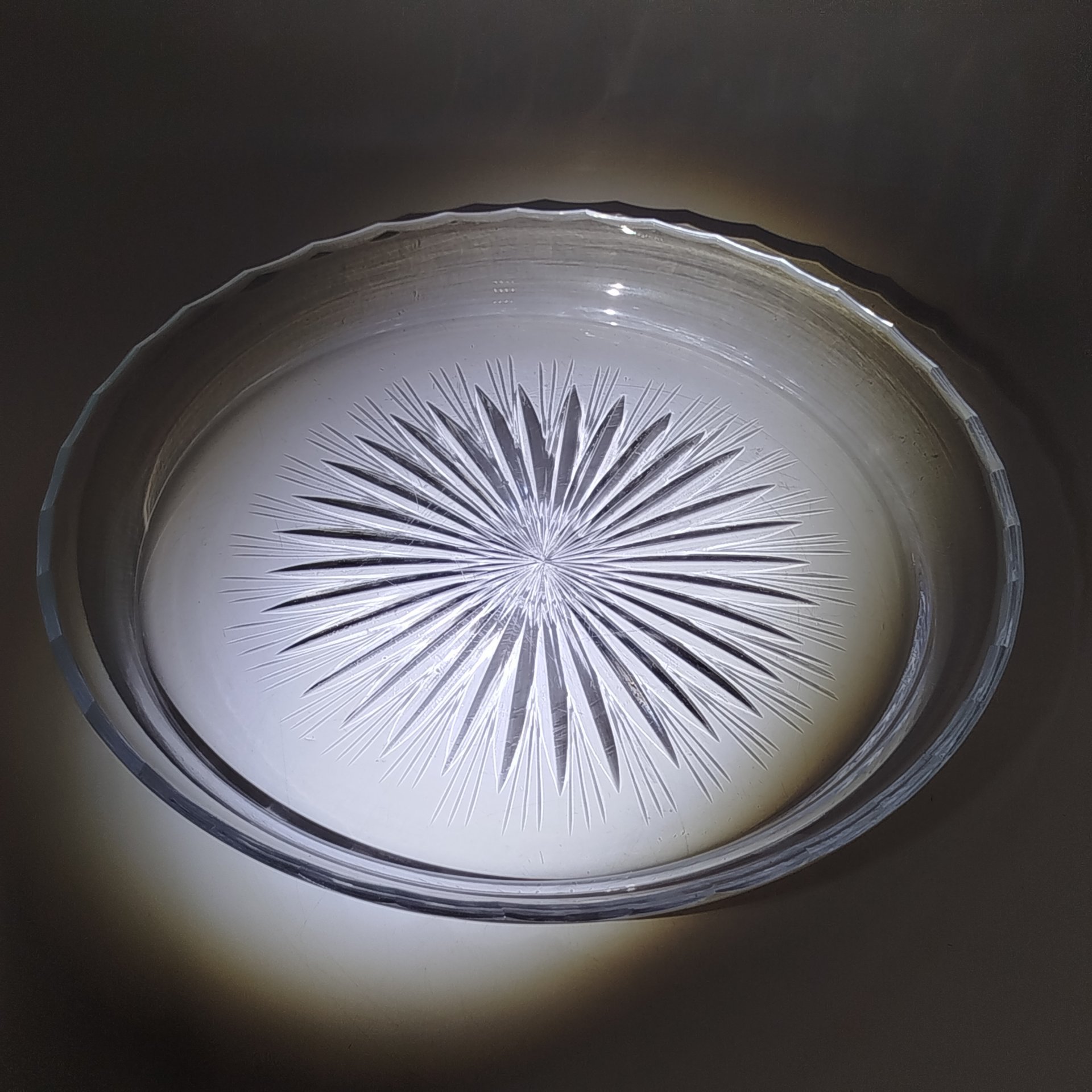 Блюдо (поднос) с резным декором, стекло, пресс, резьба, СССР, 1970-1990 гг.