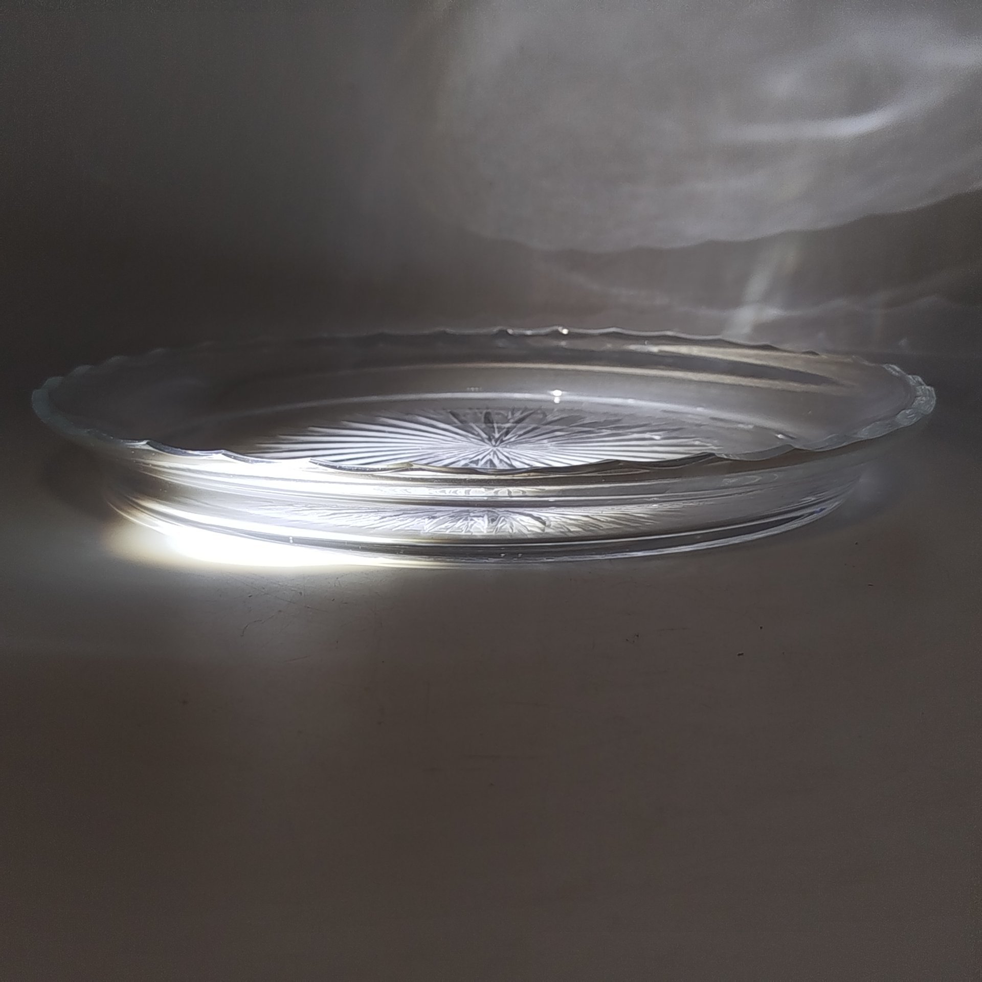 Блюдо (поднос) с резным декором, стекло, пресс, резьба, СССР, 1970-1990 гг.