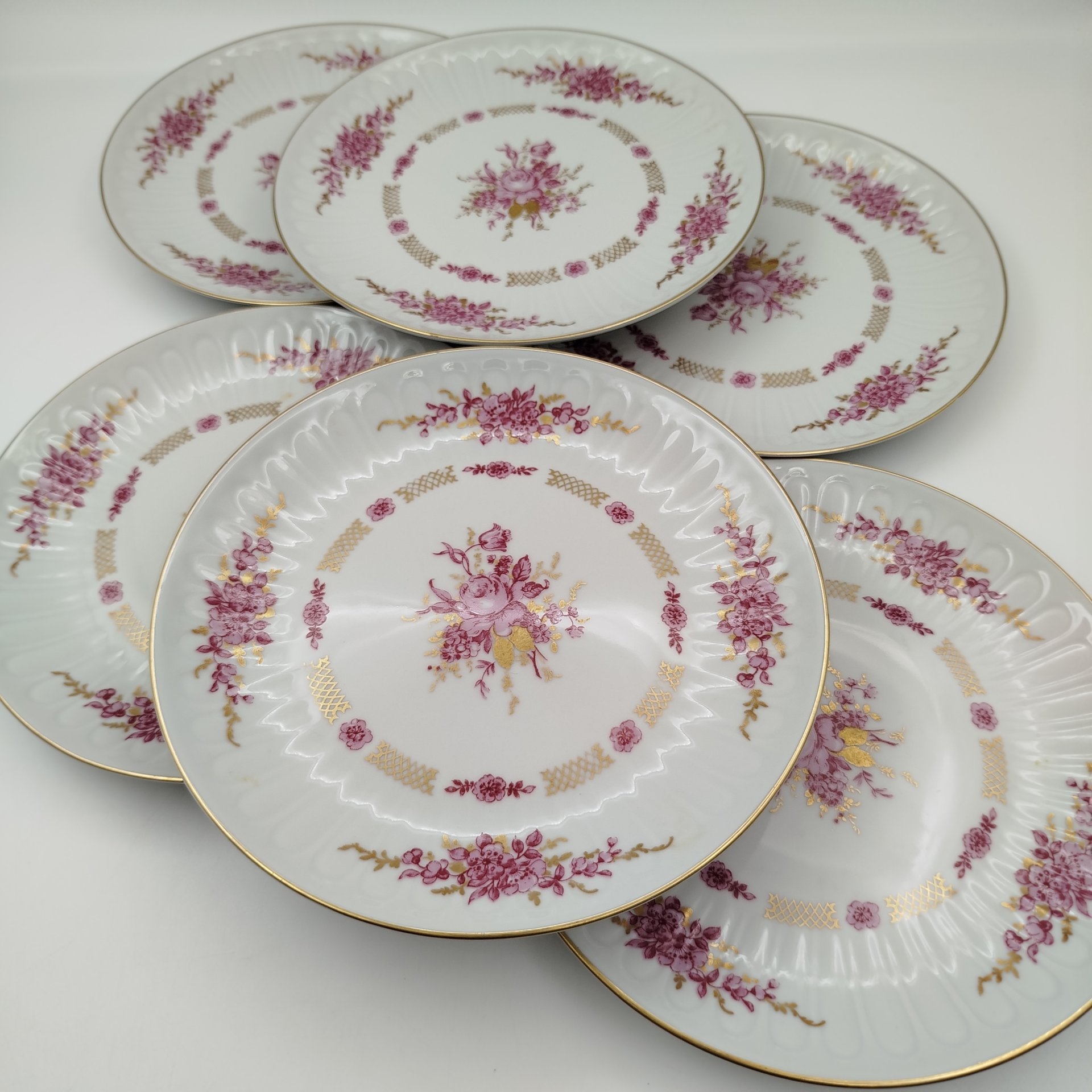 Набор десертных тарелок с цветочным декором на 6 персон, фарфор, деколь, золочение, Graf Von Henneberg Porzellan, 1777 Jlmenau, ГДР, 1977-1990 гг.