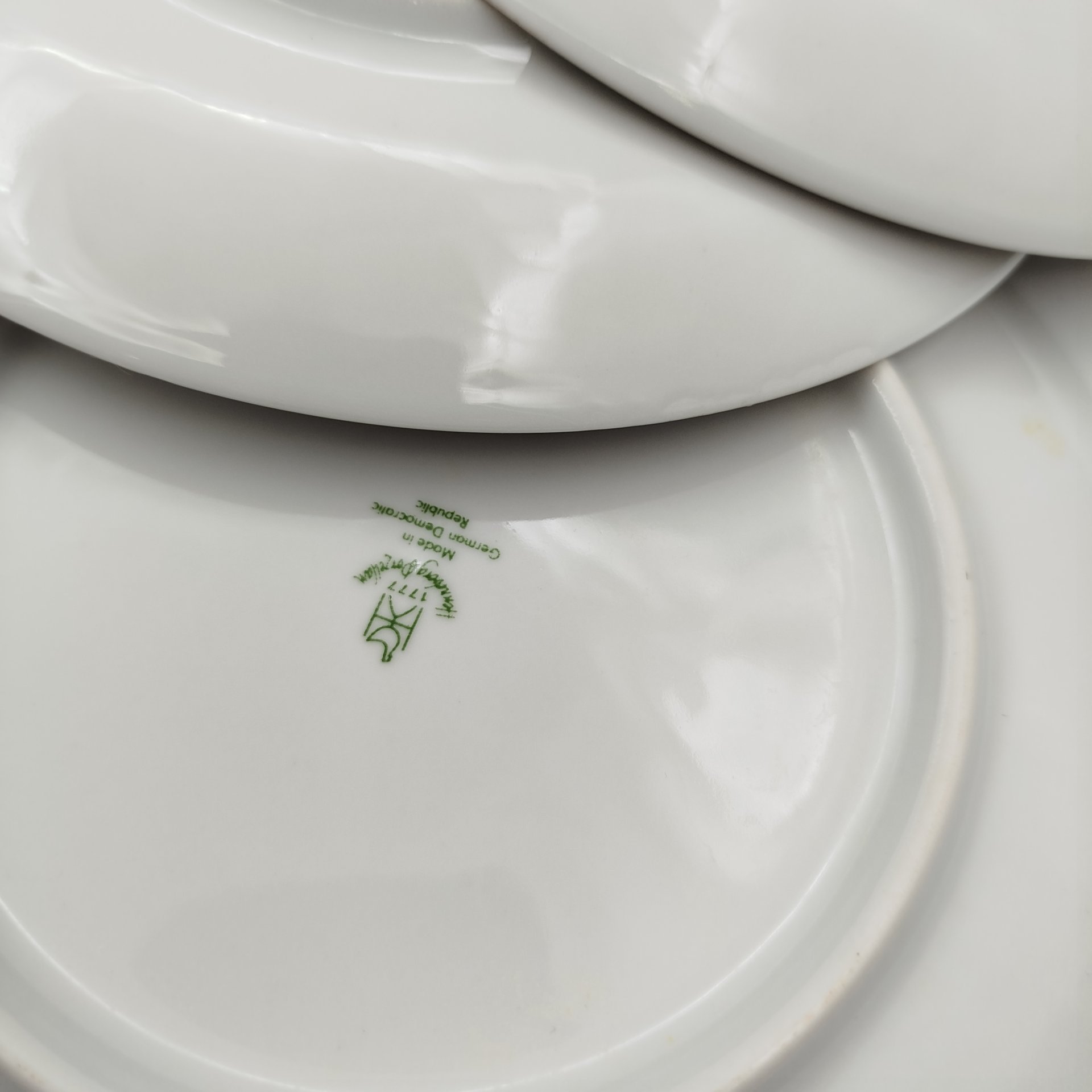 Набор десертных тарелок с цветочным декором на 6 персон, фарфор, деколь, золочение, Graf Von Henneberg Porzellan, 1777 Jlmenau, ГДР, 1977-1990 гг.