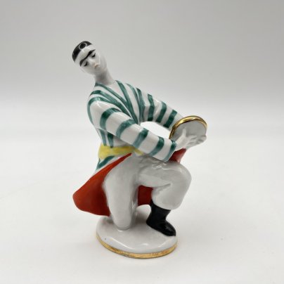 Статуэтка «Узбек с бубном», скульптор Велихова С.Б., художник Блак Л.К.