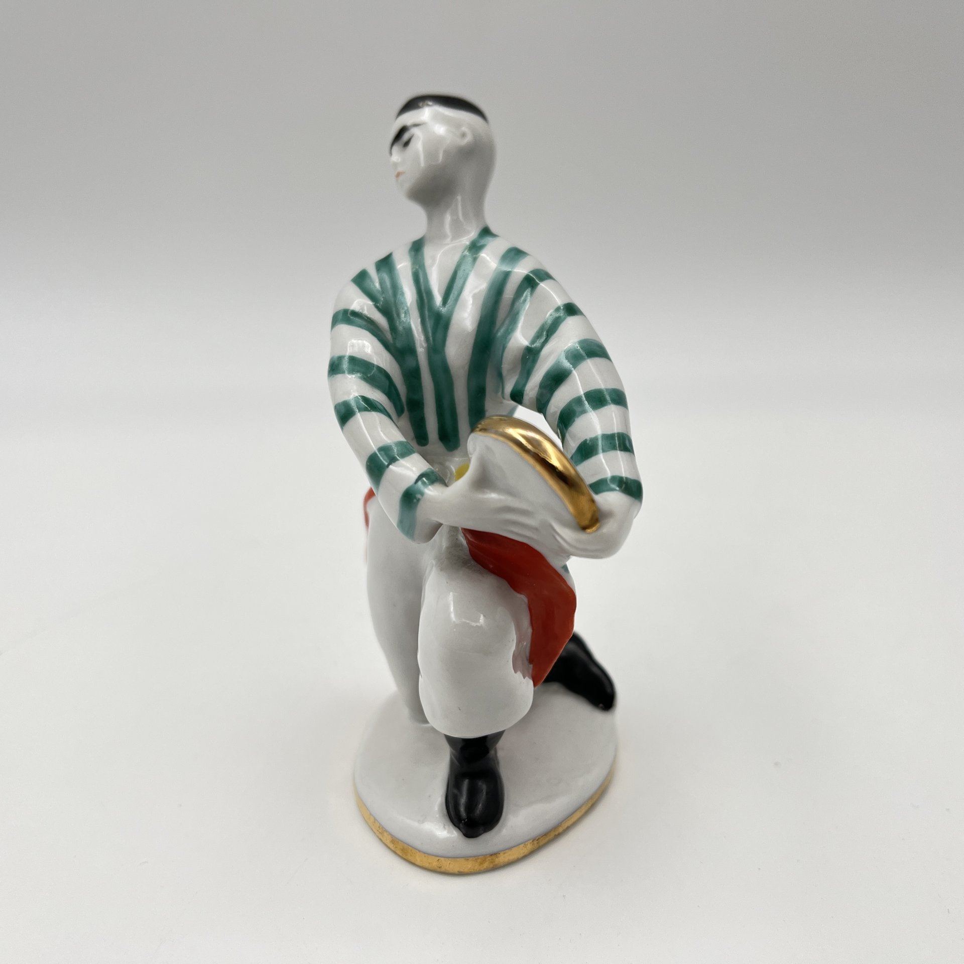 Статуэтка «Узбек с бубном», скульптор Велихова С.Б., художник Блак Л.К.