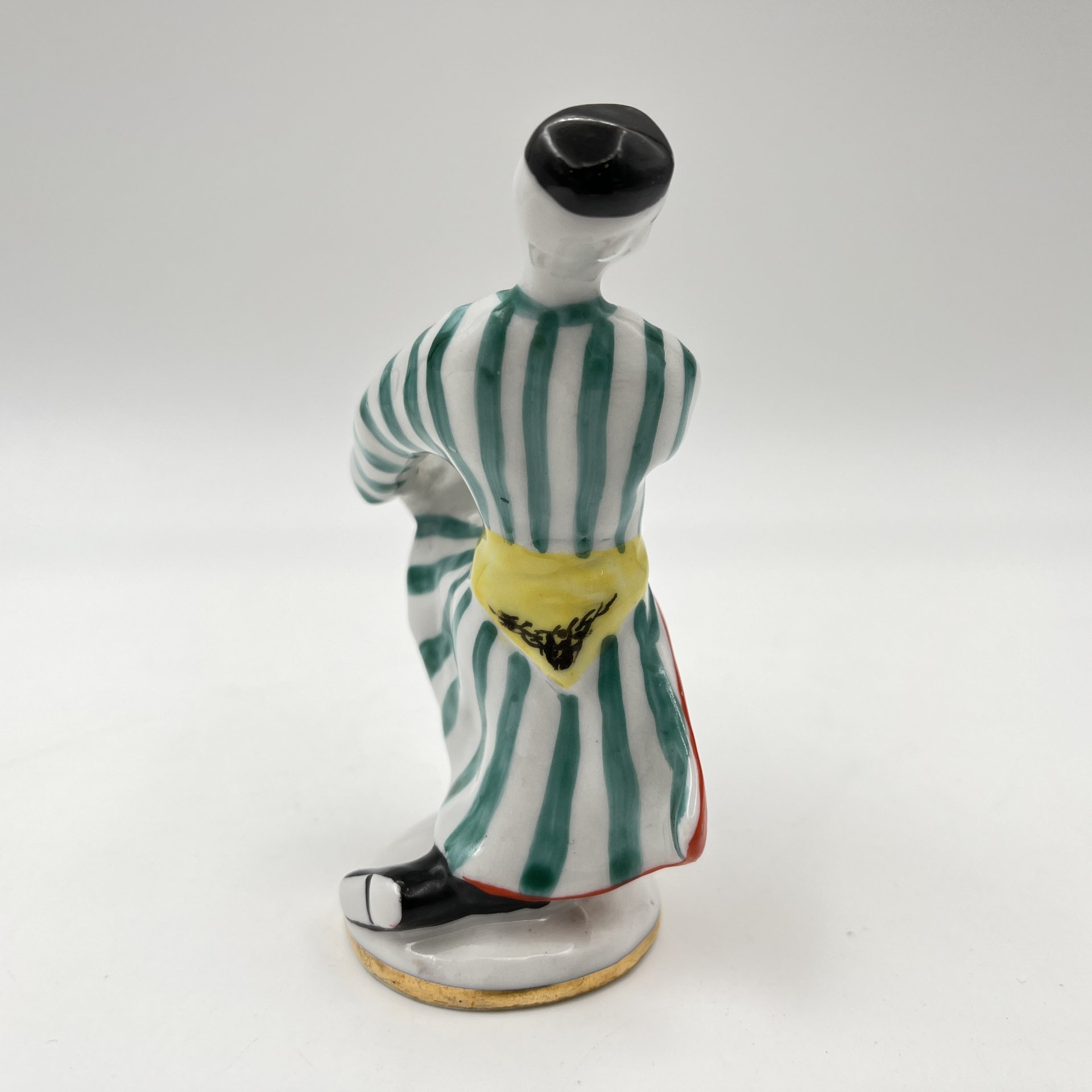 Статуэтка «Узбек с бубном», скульптор Велихова С.Б., художник Блак Л.К.