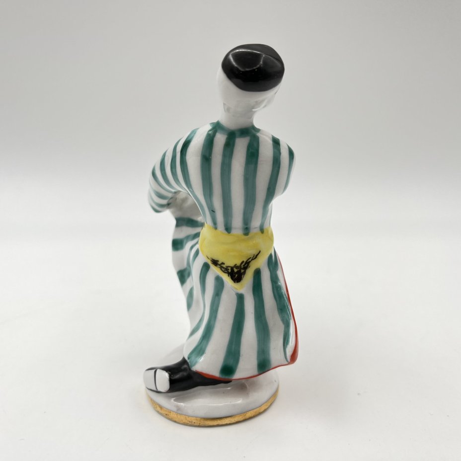 Статуэтка «Узбек с бубном», скульптор Велихова С.Б., художник Блак Л.К.