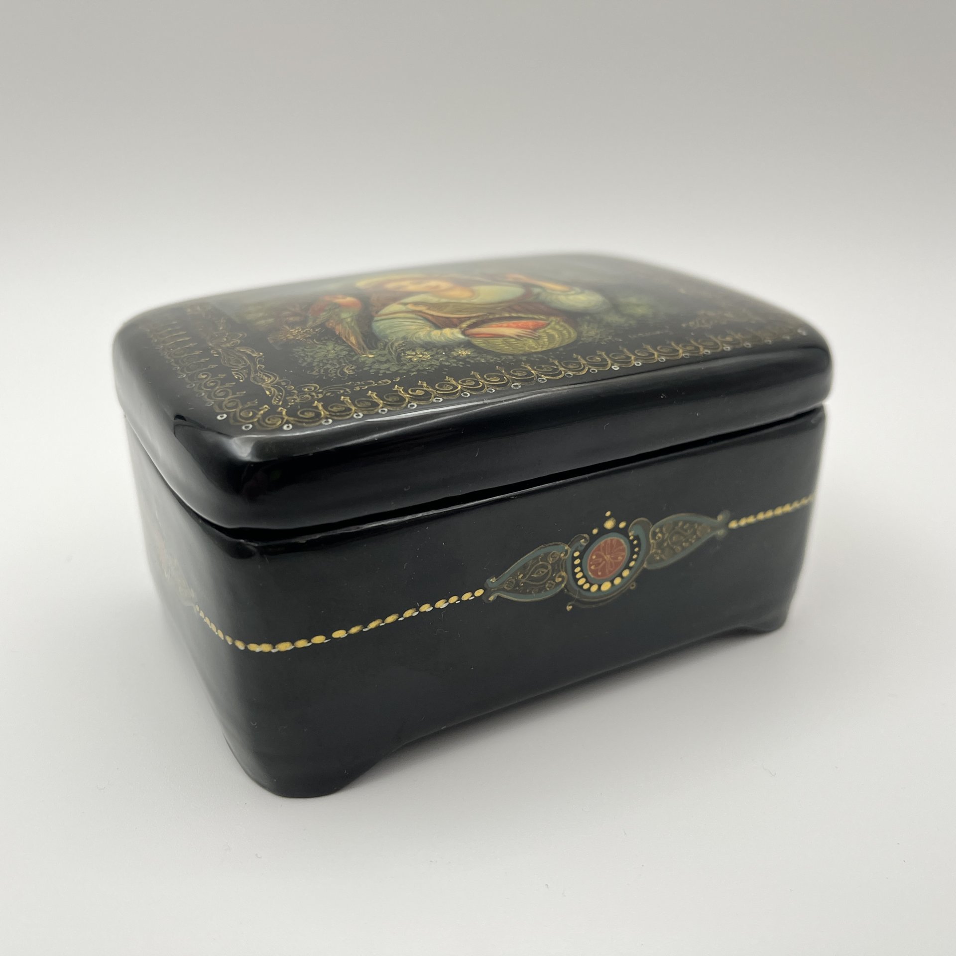 Шкатулка с лаковой миниатюрой "По малину", автор Е. Краснов, Палех