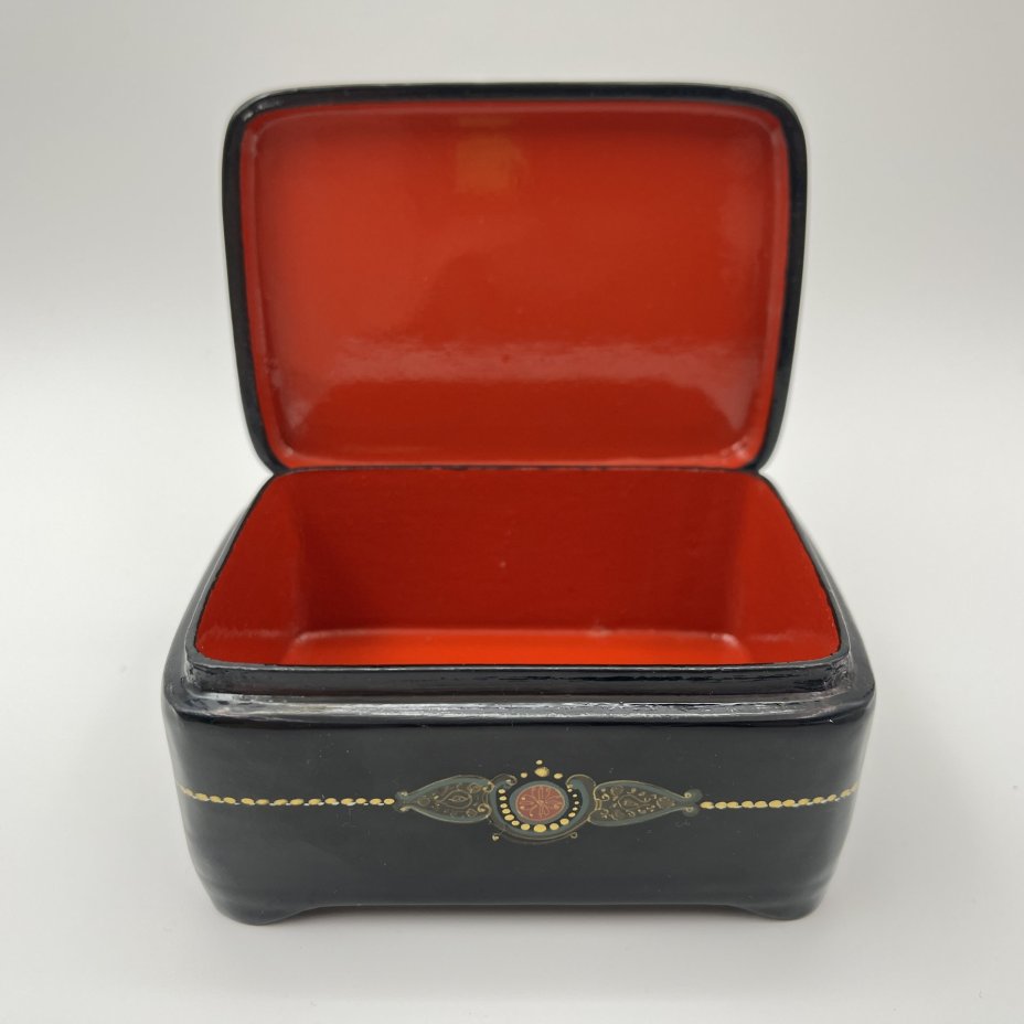 Шкатулка с лаковой миниатюрой "По малину", автор Е. Краснов, Палех