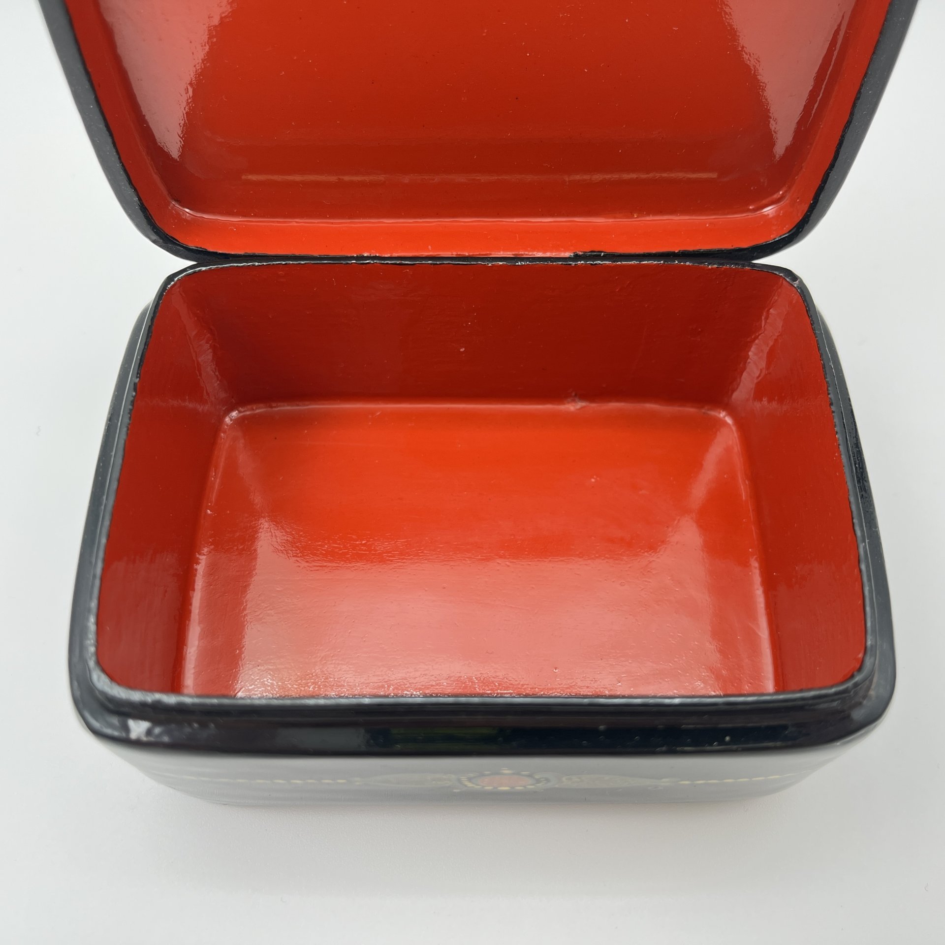 Шкатулка с лаковой миниатюрой "По малину", автор Е. Краснов, Палех