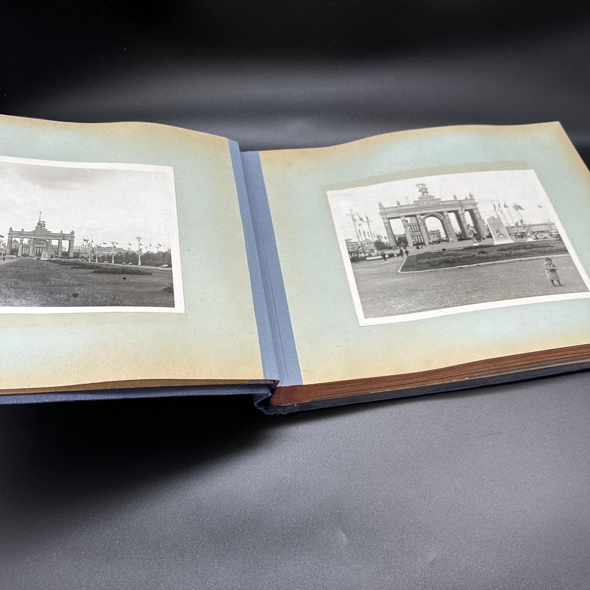 Фотоальбом "ВСХВ" с тематическими фотографиями, открытками и картой