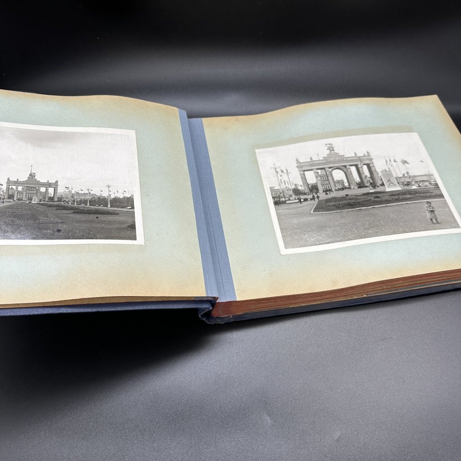 Фотоальбом "ВСХВ" с тематическими фотографиями, открытками и картой