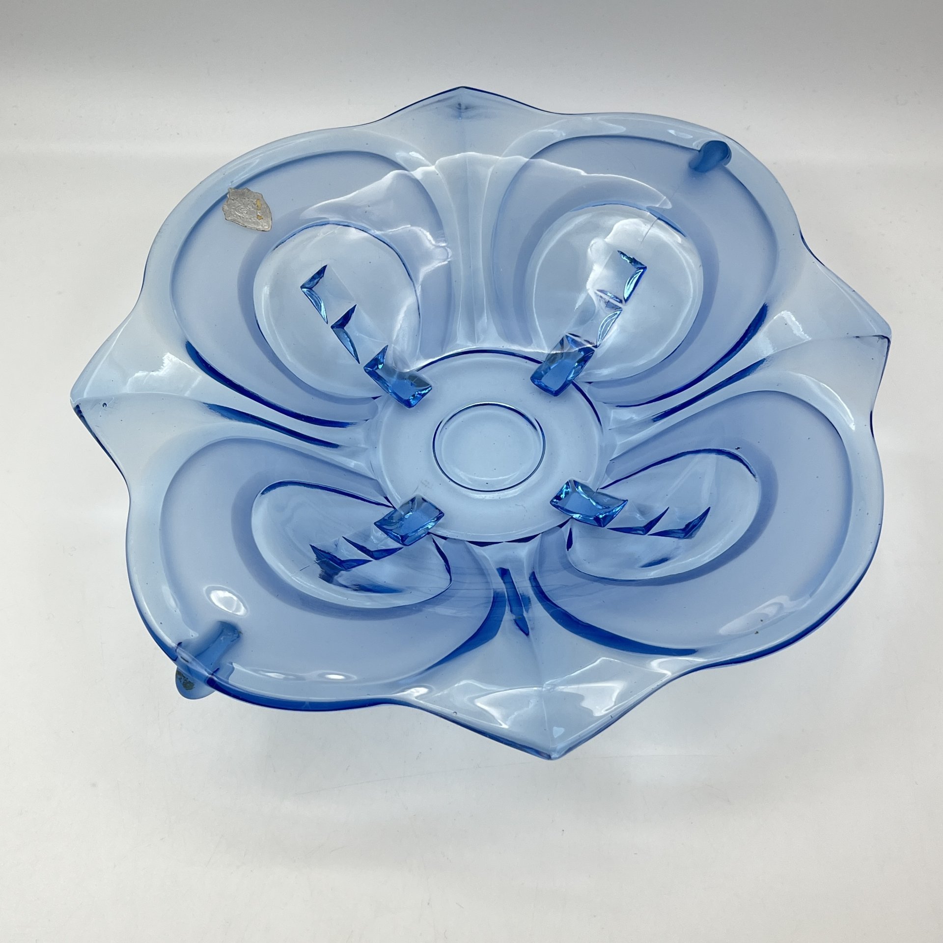 Блюдо (фруктовница) синего оттенка рельефным декором, August Walther & Söhne AG, цветное стекло, Германия, 1930-1950 гг.