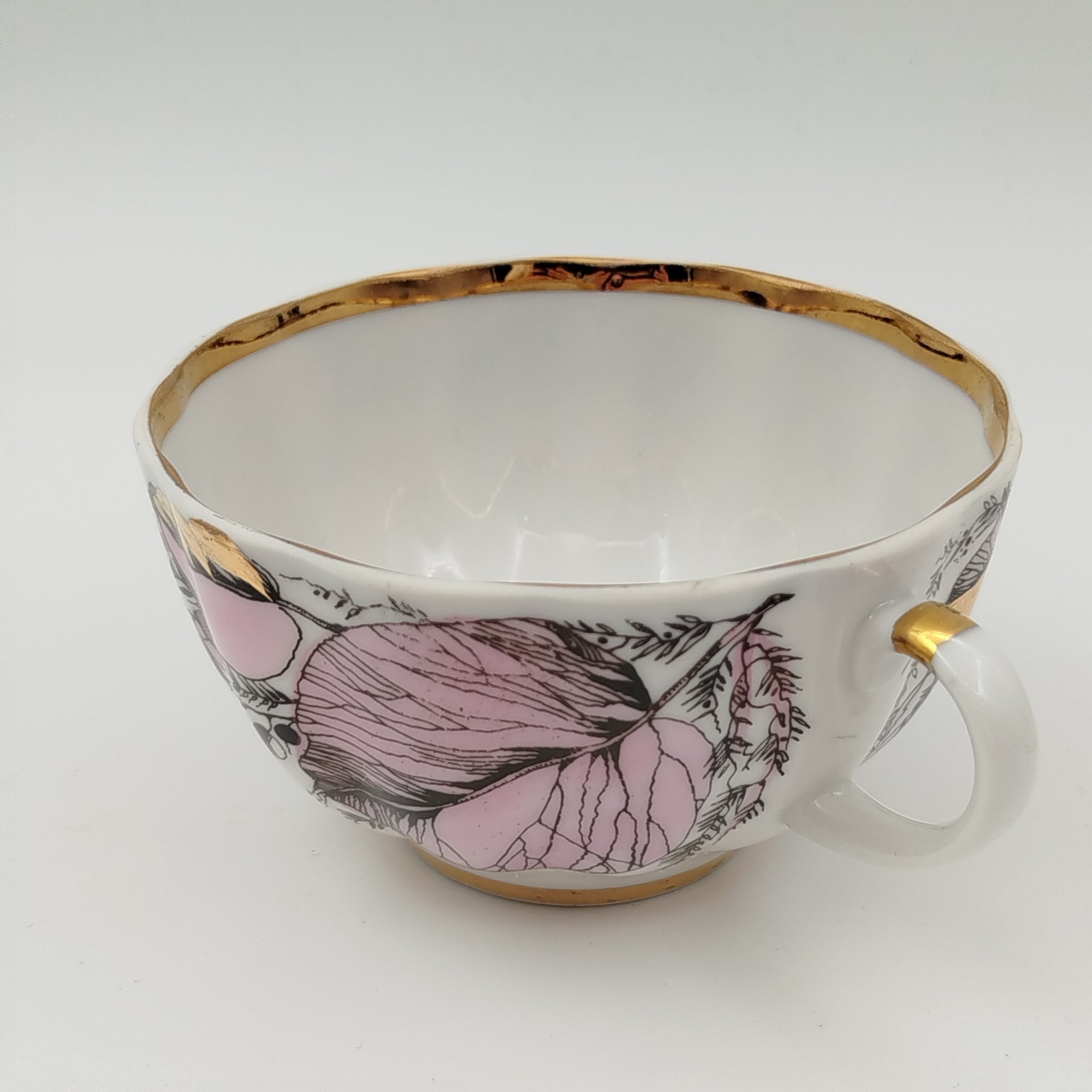 Чайная пара "Мой сад" в розовом оттенке, (из серии "Времена года"), форма "Тюльпан", автор формы С.Е. Яковлева, автор росписи Н.П. Славина