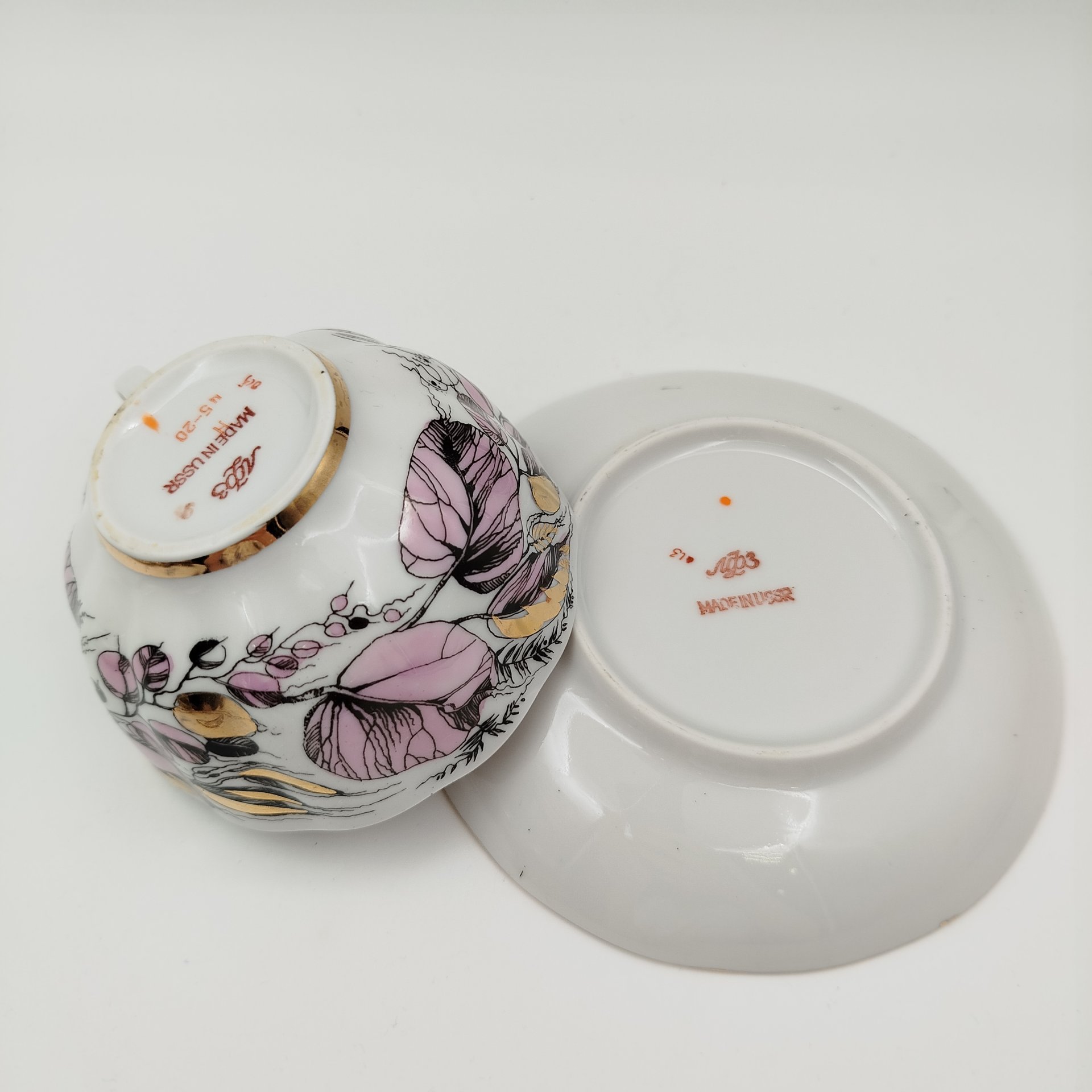 Чайная пара "Мой сад" в розовом оттенке, (из серии "Времена года"), форма "Тюльпан", автор формы С.Е. Яковлева, автор росписи Н.П. Славина