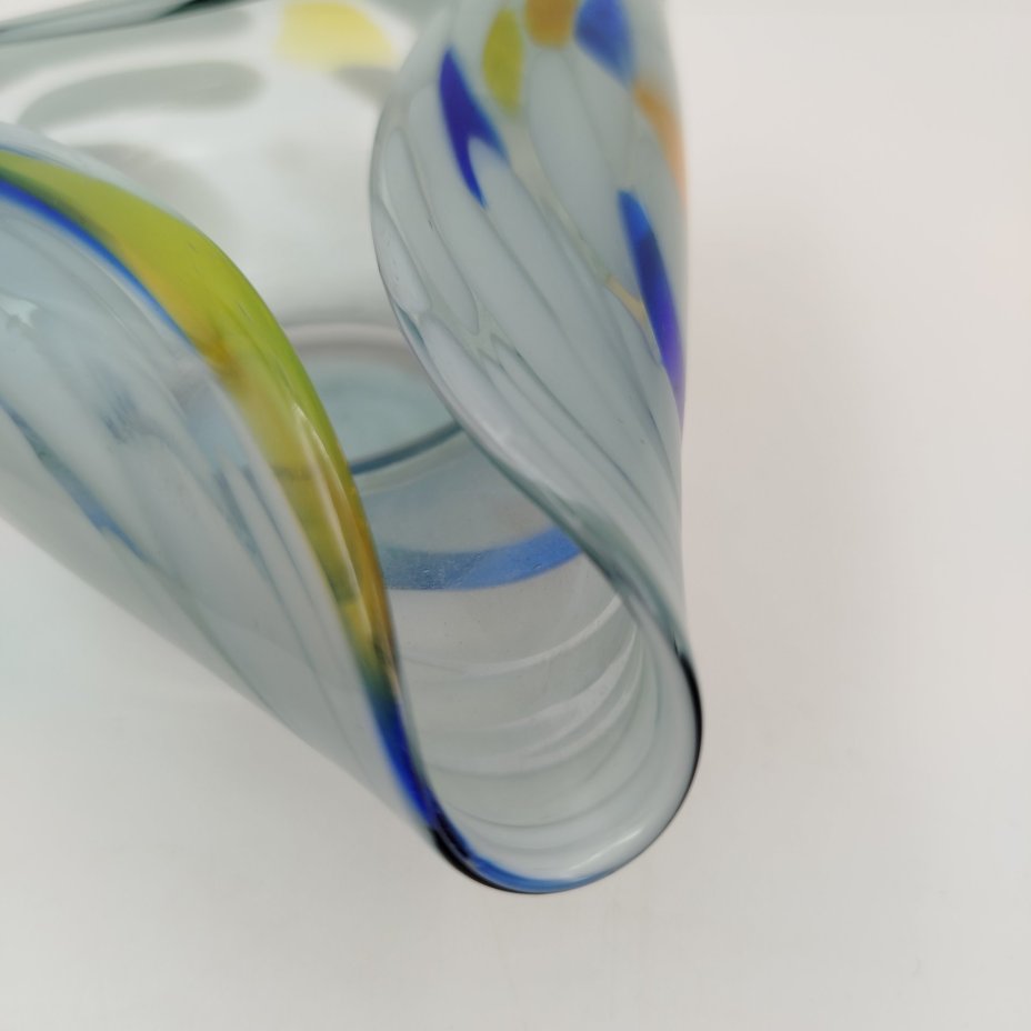 Пепельница оригинальной треугольной формы