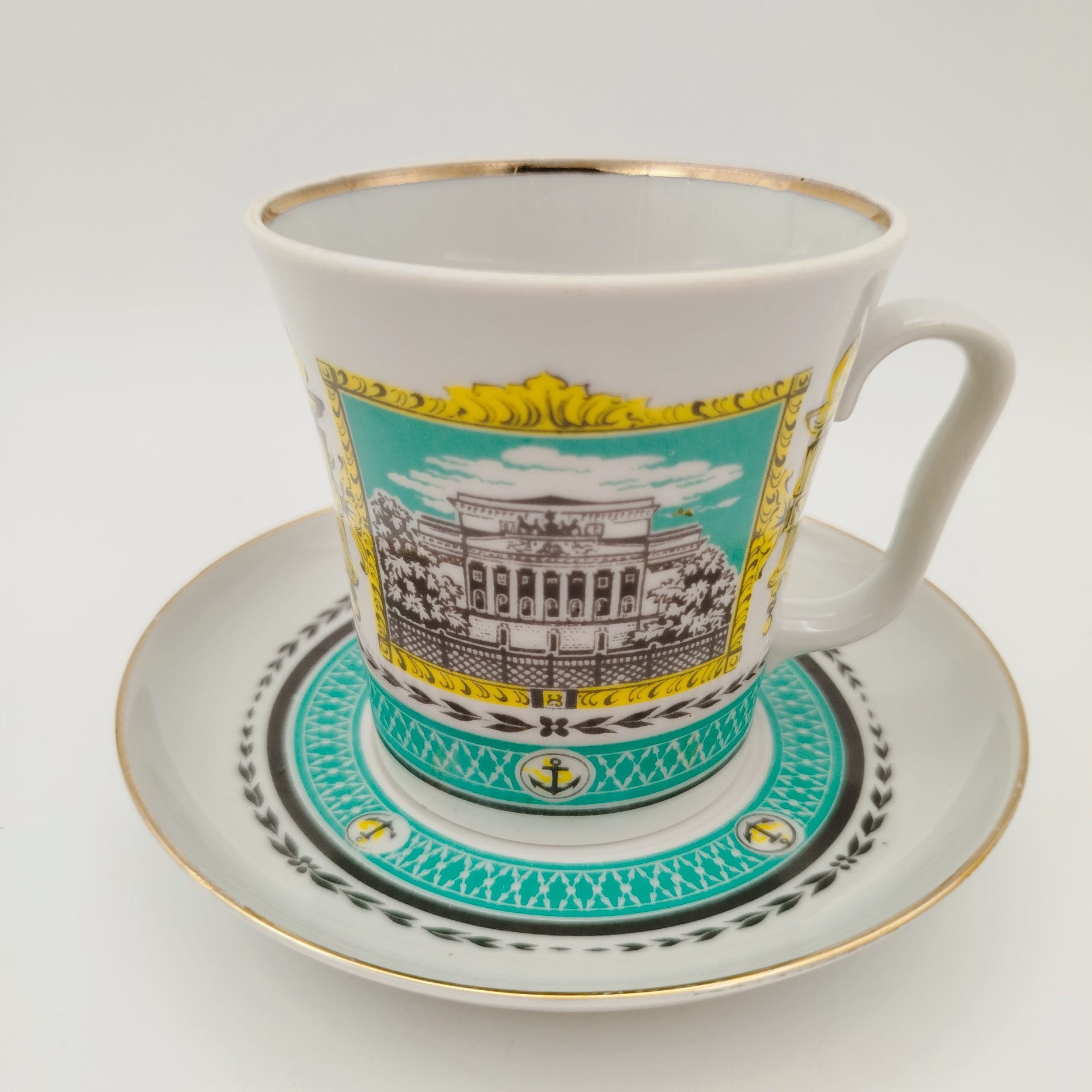 Пара чайная "Александринский театр", автор формы "Ленинградский" Криммер Э.М., фарфор, деколь, золочение, Ленинградский фарфоровый завод (ЛФЗ), Россия, 1989-2001 гг.