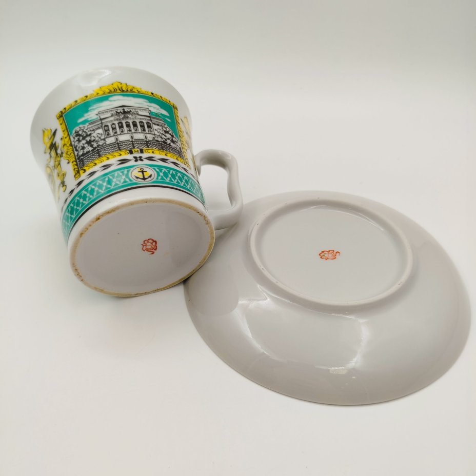 Пара чайная "Александринский театр", автор формы "Ленинградский" Криммер Э.М., фарфор, деколь, золочение, Ленинградский фарфоровый завод (ЛФЗ), Россия, 1989-2001 гг.