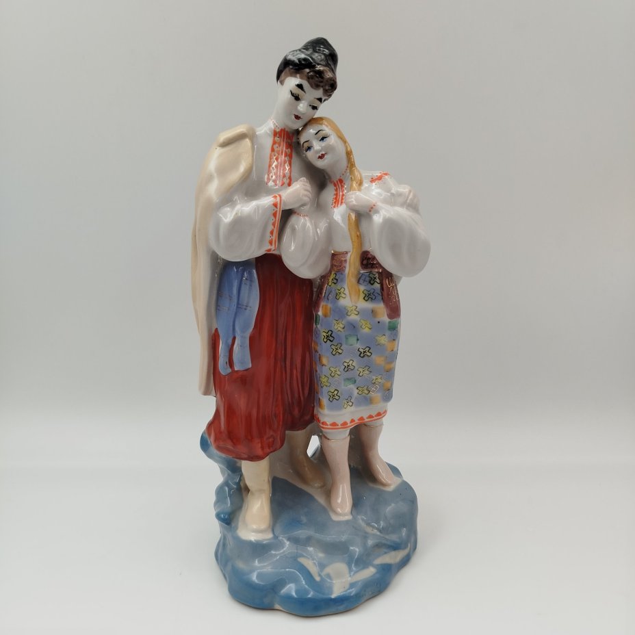 Статуэтка "Майская ночь", скульптор О.Л. Жникруп, фарфор, роспись, золочение, Полонский завод художественной керамики (Полонное ЗХК), СССР, 1973-1991 гг.