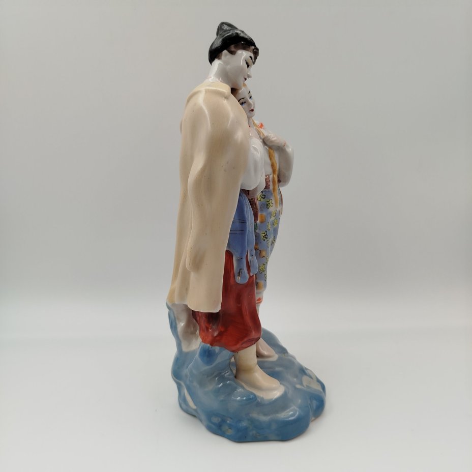 Статуэтка "Майская ночь", скульптор О.Л. Жникруп, фарфор, роспись, золочение, Полонский завод художественной керамики (Полонное ЗХК), СССР, 1973-1991 гг.