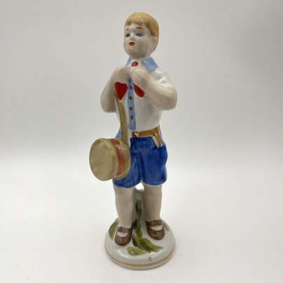 Статуэтка "Пионер с барабаном", фарфор, роспись, золочение, Полонский завод художественной керамики (Полонное ЗХК), Украина, 1980-2000 гг.