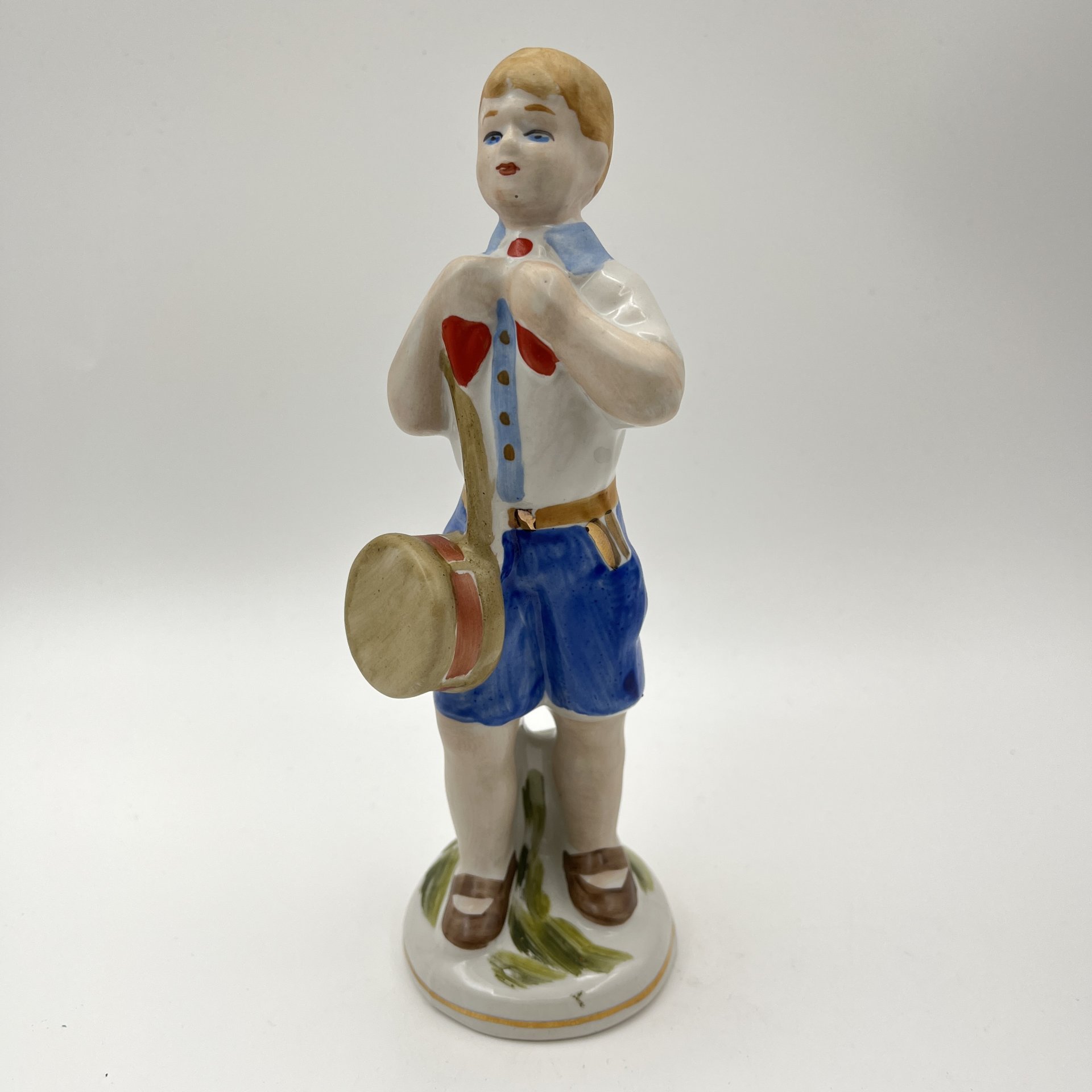 Статуэтка "Пионер с барабаном", фарфор, роспись, золочение, Полонский завод художественной керамики (Полонное ЗХК), Украина, 1980-2000 гг.