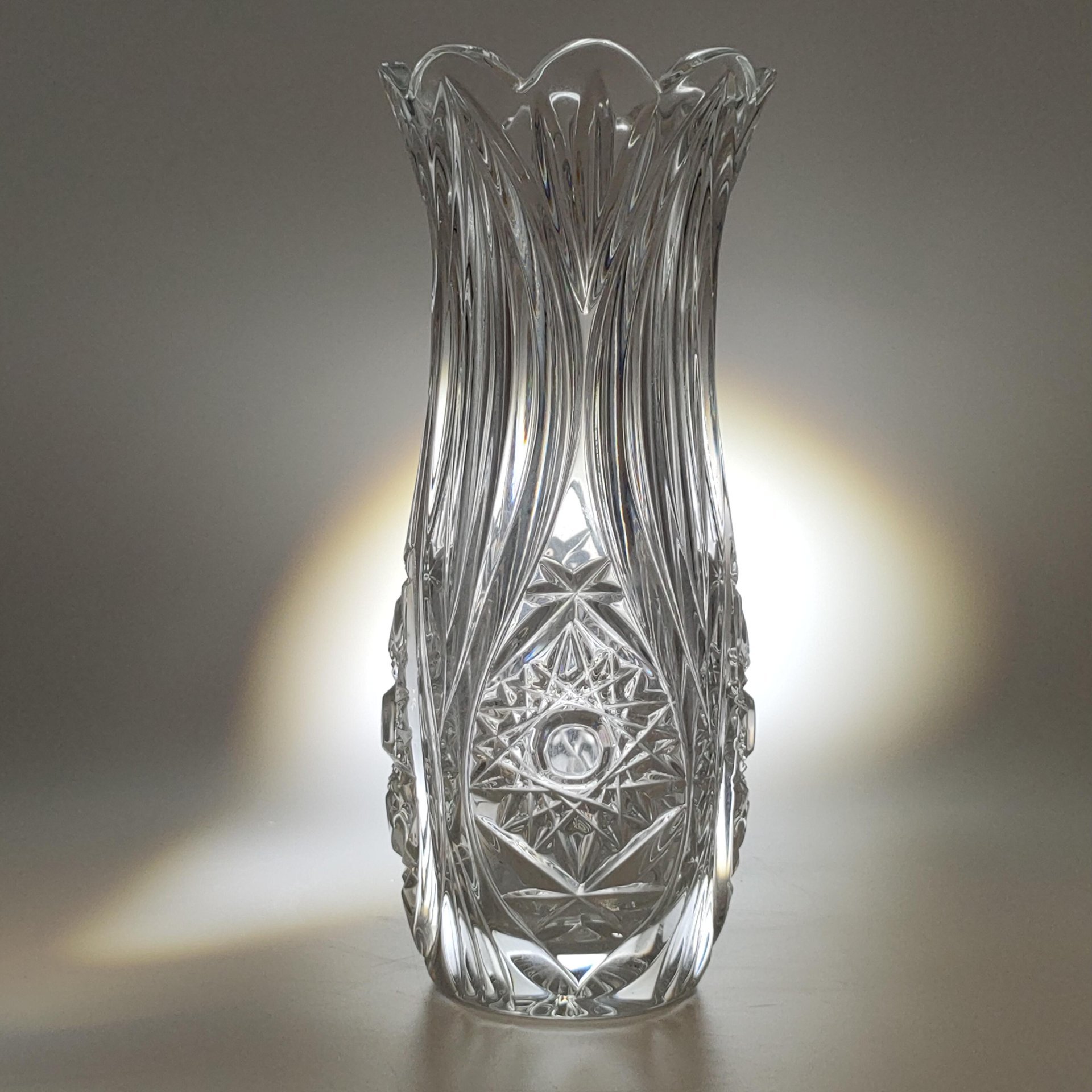 Вазочка для небольшого букета с геометрическим декором, хрусталь, алмазная грань, СССР, 1970-1990 гг.
