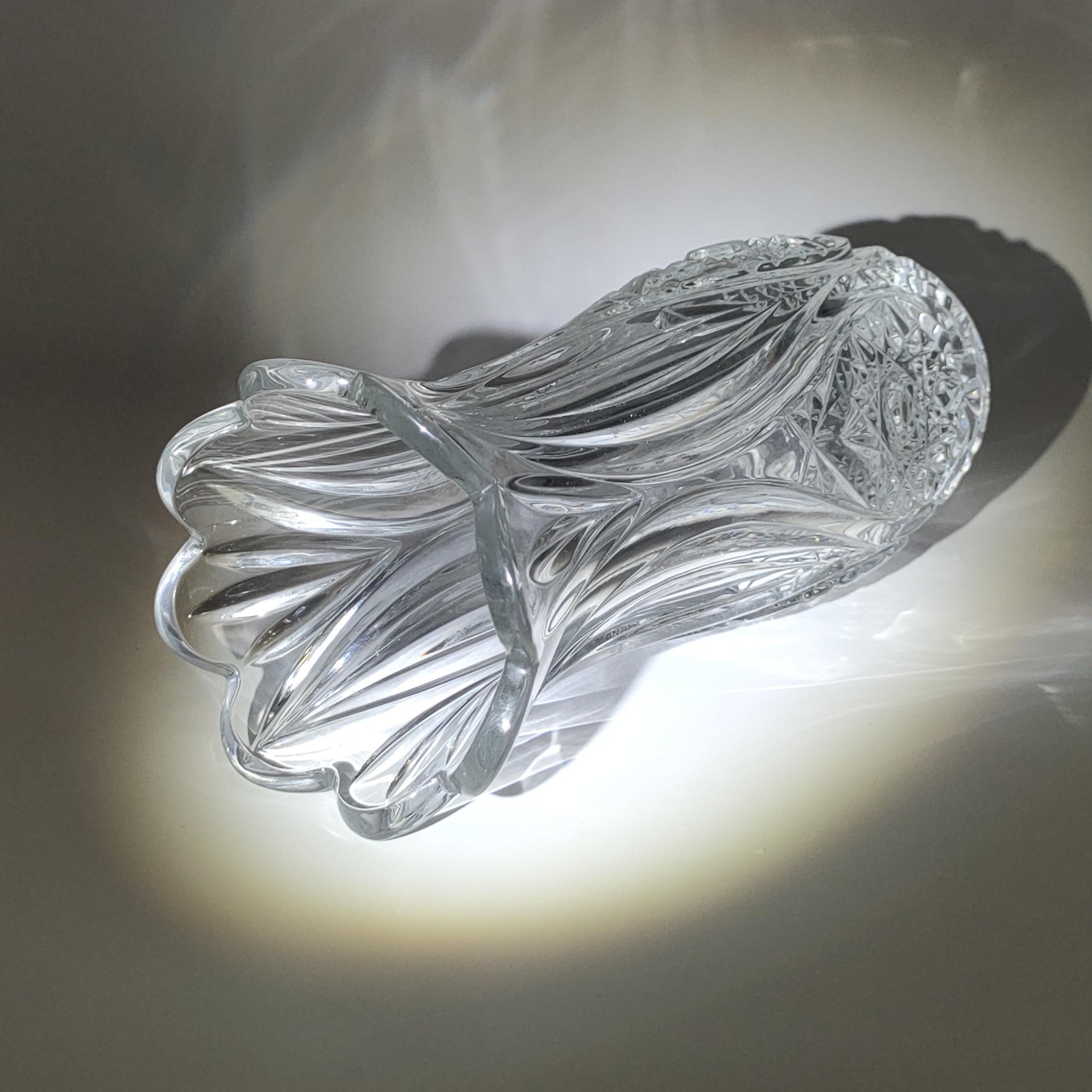 Вазочка для небольшого букета с геометрическим декором, хрусталь, алмазная грань, СССР, 1970-1990 гг.