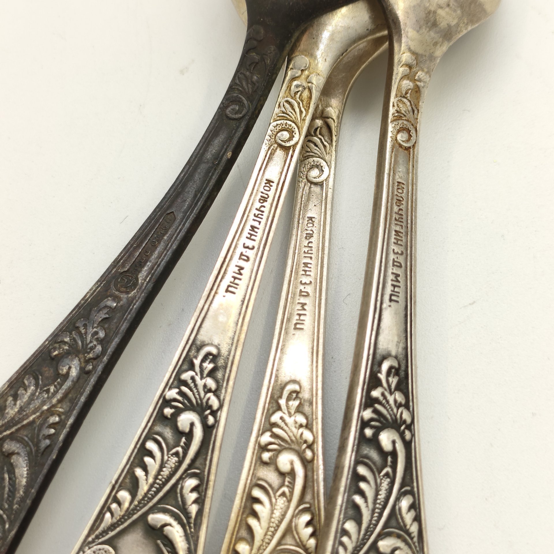 Набор из 4-х чайных ложек с растительным декором, мНЦ (медь-никель-цинк), Кольчугинский завод цветных металлов, СССР, 1960-1990 гг.