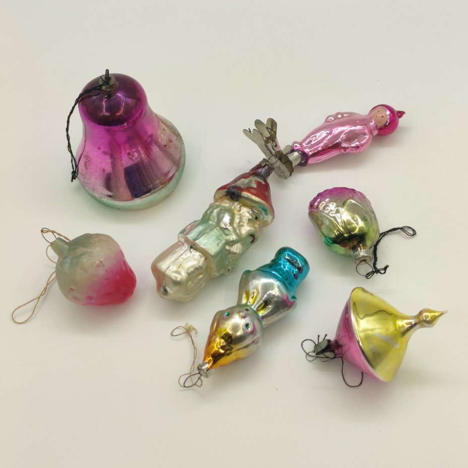 Набор ёлочных игрушек различных форм и расцветок (7 шт.)