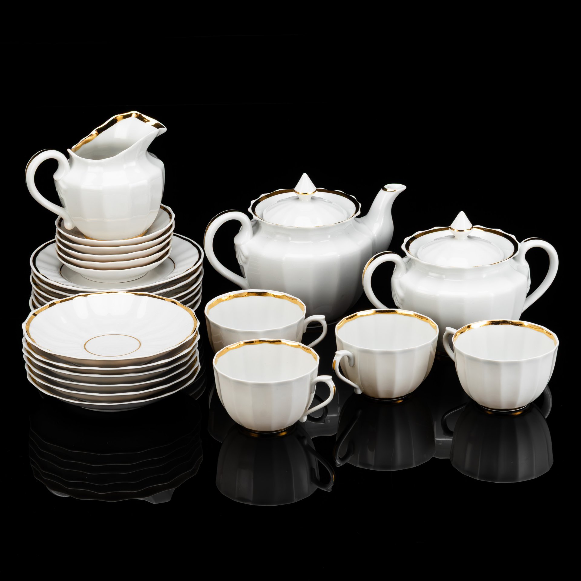 Сервиз чайный "Золотая лента" на 4 персоны (24 предмета), форма "Ампир", фарфор, золочение, Дмитровский фарфоровый завод (ДФЗ Вербилки), СССР, 1954-1965 гг.