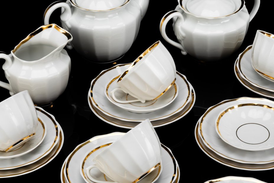 Сервиз чайный "Золотая лента" на 4 персоны (24 предмета), форма "Ампир", фарфор, золочение, Дмитровский фарфоровый завод (ДФЗ Вербилки), СССР, 1954-1965 гг.