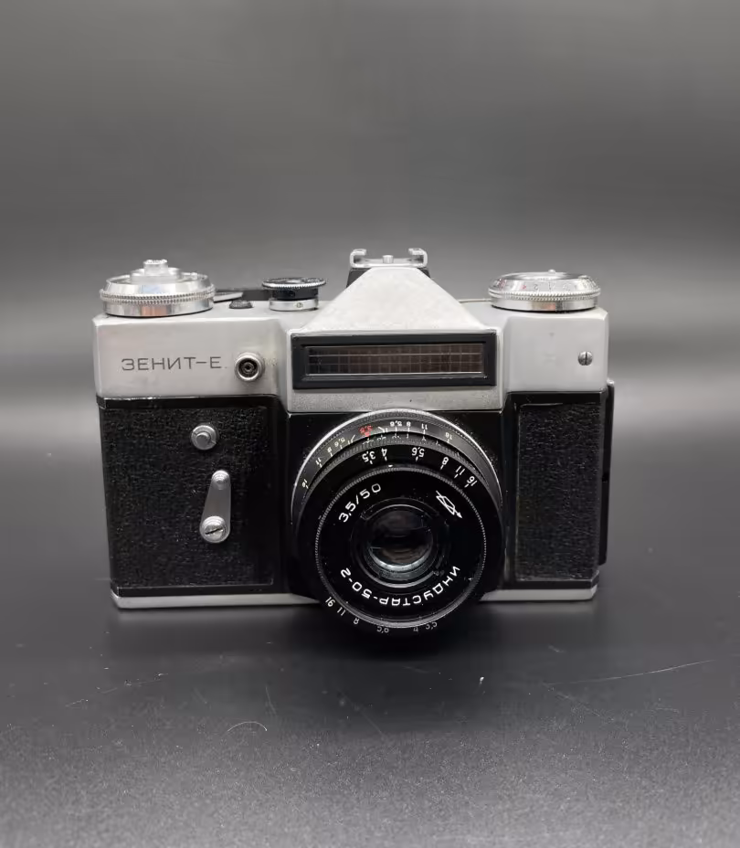 Фотоаппарат "Зенит-Е"  с объективом "Индустар-50-2" в оригинальном кофре, Белорусское оптико-механическое объединение (БелОМО)