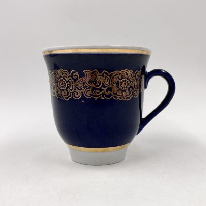 Чашка с флоральным декором, фарфор, крытье кобальтом, золочение, роспись, Довбышский фарфоровый завод (Довбыш), СССР, 1970-1980 гг.