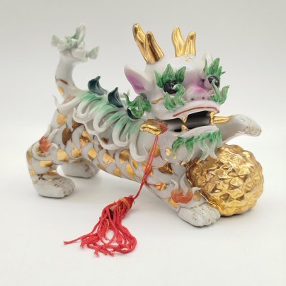 Статуэтка "Собака Фу" ("Небесный лев Будды"), фарфор, роспись, золочение, Китай, 1990-2010 гг.