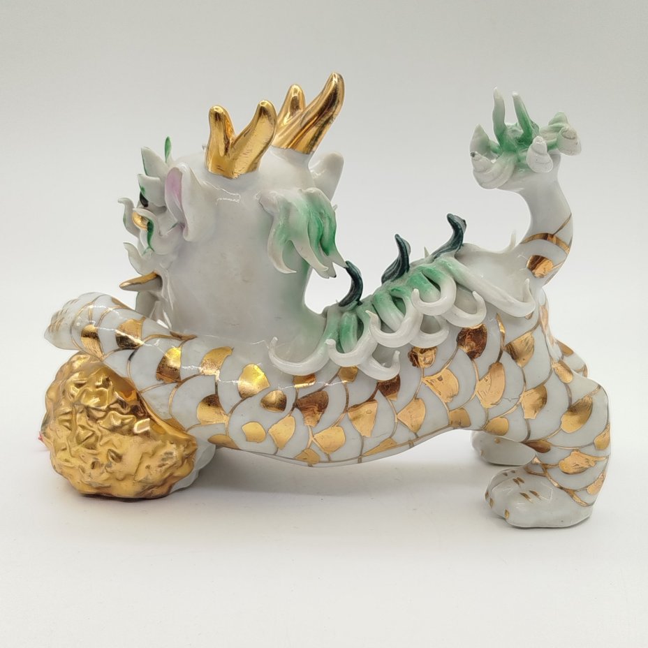 Статуэтка "Собака Фу" ("Небесный лев Будды"), фарфор, роспись, золочение, Китай, 1990-2010 гг.