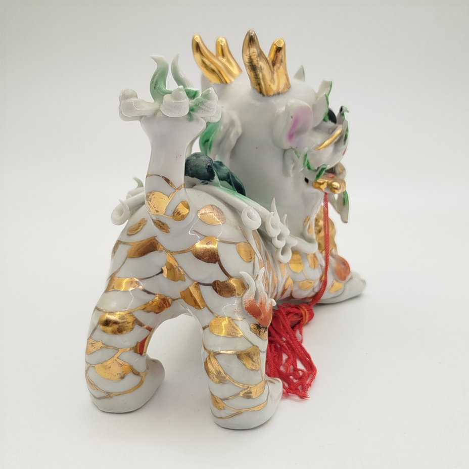 Статуэтка "Собака Фу" ("Небесный лев Будды"), фарфор, роспись, золочение, Китай, 1990-2010 гг.