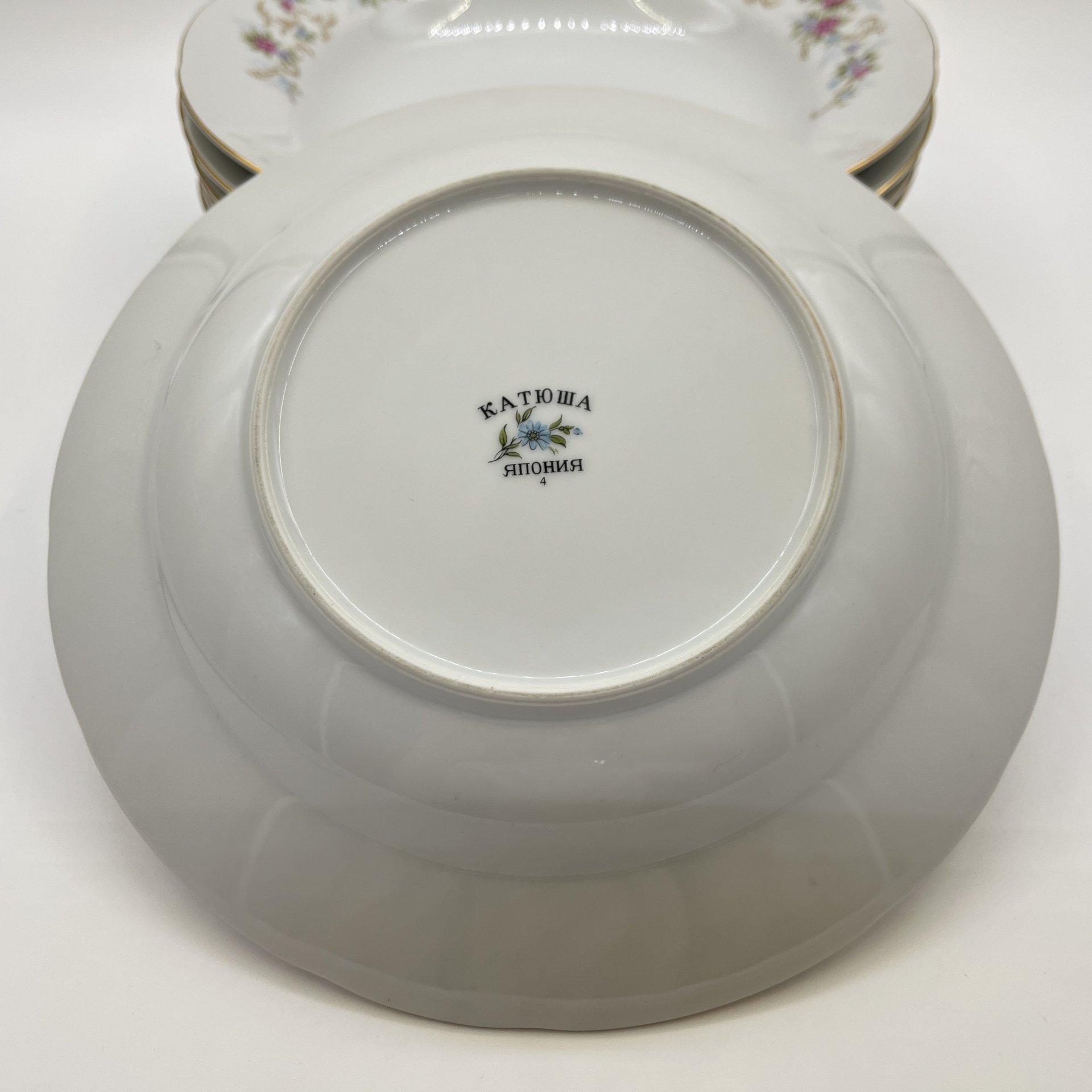 Набор суповых тарелок на 6 персон, украшенных цветочным декором, Катюша Япония, фарфор, деколь, золочение, 1970-1990 гг.