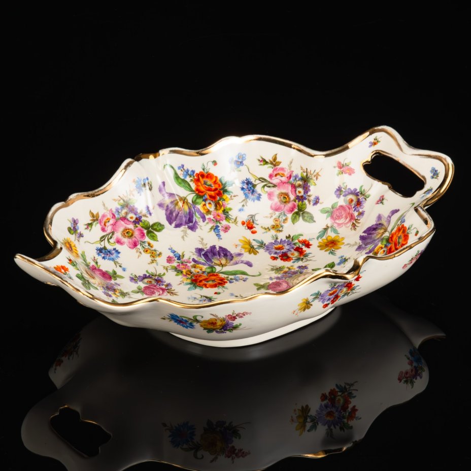 Блюдо большое, украшенное изображением букетов цветов, Boch Freres Keraluх, фаянс, деколь, золочение, Бельгия, 1950-1970 гг.