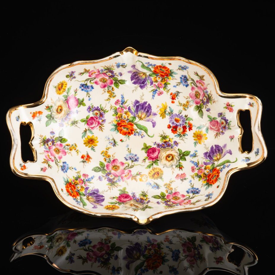 Блюдо большое, украшенное изображением букетов цветов, Boch Freres Keraluх, фаянс, деколь, золочение, Бельгия, 1950-1970 гг.