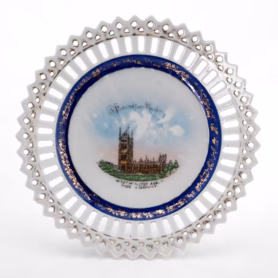 Настенная тарелка (сувенирная)  "А present from London. Westminster abbey" (Подарок из Лондона. Вестминстерское аббатство)