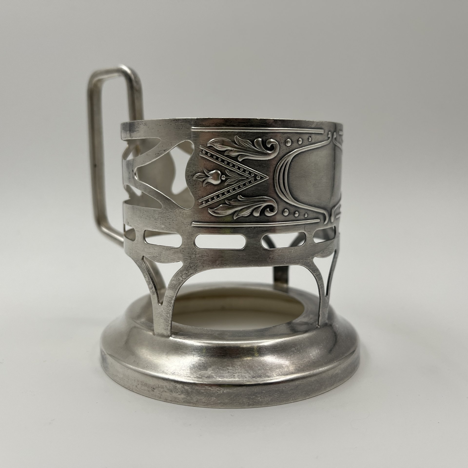 Подстаканник в стиле Модерн, мНЦ (медь-никель-цинк), Киевский завод столовых приборов и посуды им. Дзержинского (ЗiД, ЗиД), СССР, 1950-1962 гг.