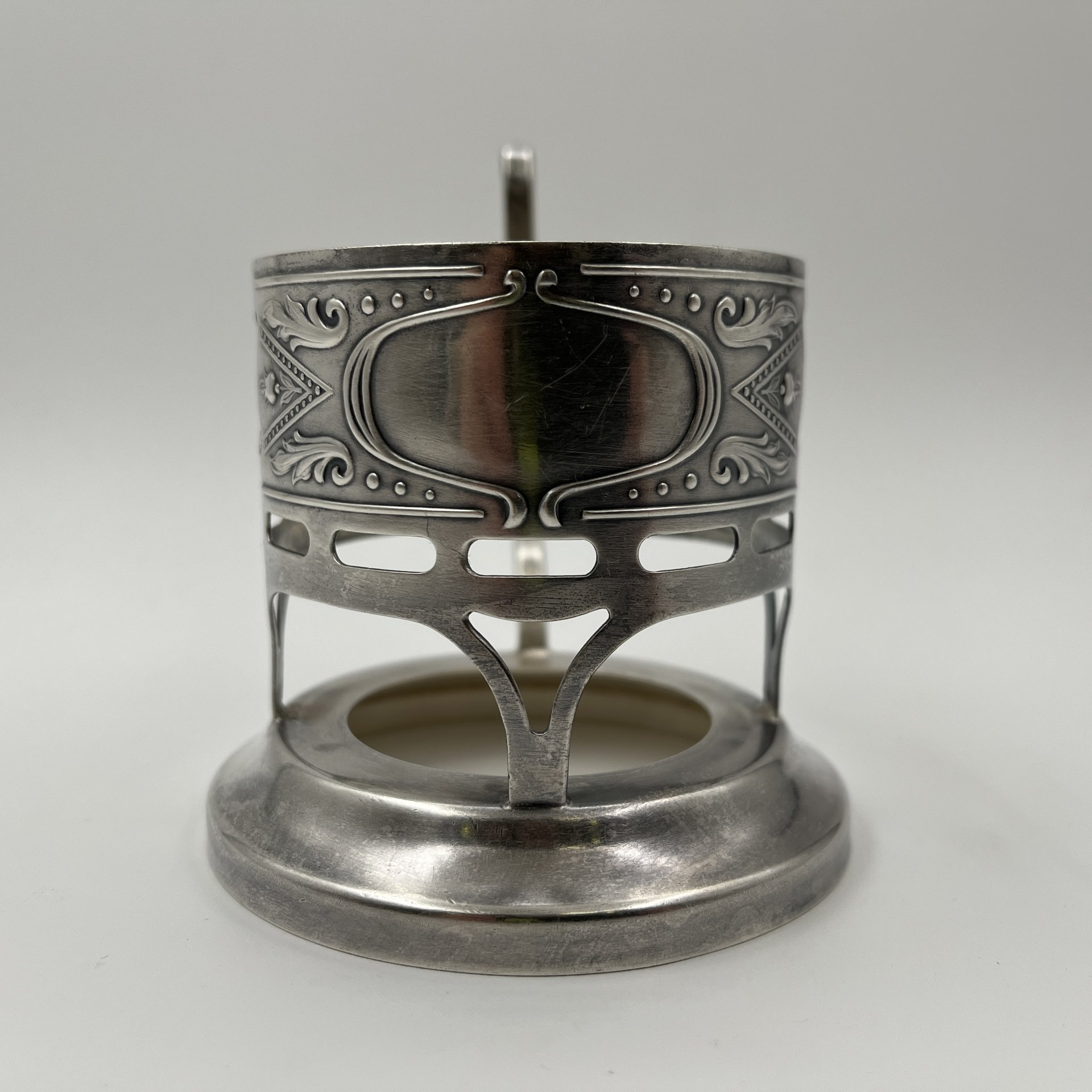 Подстаканник в стиле Модерн, мНЦ (медь-никель-цинк), Киевский завод столовых приборов и посуды им. Дзержинского (ЗiД, ЗиД), СССР, 1950-1962 гг.